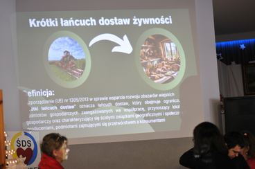 „Z tradycją i ze smakiem” w Ostrówku. Stoiska odwiedziły dziesiątki mieszkańców regionu